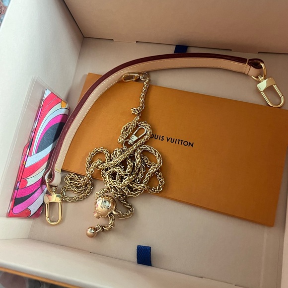 Louis Vuitton Noe Monogram Cosmetic Pouch - Picture 4 of 7